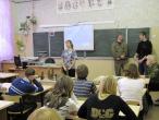 : Участники поискового отряда Мужество проводят беседы для учащихся школы